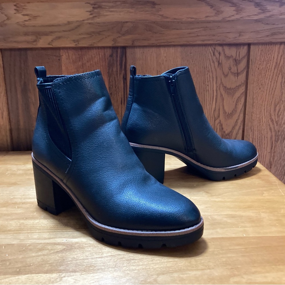 Naturalizer Black Ankle Booties